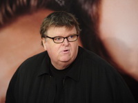 Michael Moore: Moramo postati manje sebično društvo
