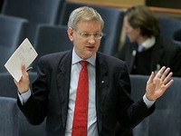 Carl Bildt osumnjičen da je radio za Rusiju, podnesen zahtjev za istragu