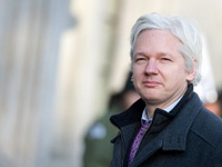 Assange će u ambasadi Ekvadora provesti do godinu dana