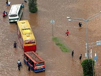 Usljed jakih kiša poplavljen i centar Jakarte