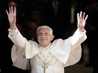 Papa Benedict XVI se povlači u izolaciju