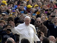 Papa Franjo sudjelovao u egzorcističkom obredu?