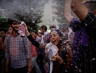 Slavlje na ulicama Teherana zbog izbora Rohanija