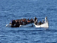 Tridesetak imigranata ugušilo se na ribarskom brodu