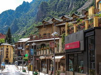 Andora: Miris šunke sa vrhova Pirineja