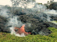Panika na Havajima: Rijeka vulkanske lave istopila ograde i stigla nadomak kuća