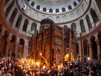 Blagodatni oganj iz Jerusalima stiže u Beograd