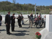 Šta je ponukalo Dodika da se pokloni žrtvama genocida u Srebrenici?