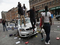 POTPUNI HAOS Veliki neredi u Baltimoreu zbog smrti Afroamerikanca, zatvorene i škole