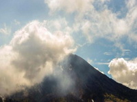 Kostarika: Vulkan Turialba izbacivao gust dim i pepeo