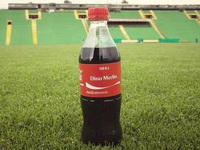 U prodaji limitirana edicija Coca Cole s natpisom "Pjevao mi je Dino Merlin"