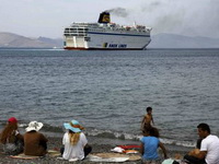 Trajekt za prihvat i smeštaj migranata doplovio do grčkog ostrva Kos