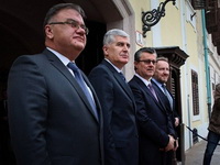 Članovi Predsjedništva BiH s Oreškovićem: Hrvatska podržava put BiH u EU i NATO