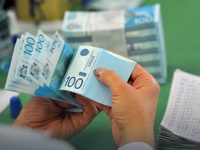Razlika između najviše i najniže prosečne plate u Srbiji čak 50.000 DINARA