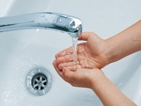 Naučnici upozorili: Sušilice za ruke šire više bakterija od papirnih ubrusa
