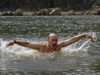 "GO PRO" PUTIN Ruski predsednik na odmoru u Sibiru snimao akrobacije i LOVIO ŠTUKU