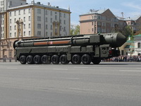 Preti li TREĆI SVETSKI RAT? Rusi kupuju 100 novih nuklearnih raketa do kraja godine, dok s druge strane nagomilavaju TENKOVE NA GRANICI