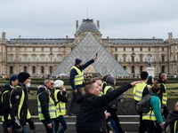 "NA IVICI SMO GRAĐANSKOG RATA" Francuska policija odbija da koristi silu protiv "Žutih prsluka": Ljudi ostaju bez DELOVA TELA