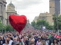 Srbija i politika: „Šetaćemo dok se ne ispune svi zahtevi“ – poruka demonstranata sa sedmog opozicionog protesta