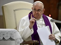 Papa: Mir se ne gradi oružjem