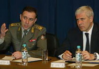Tadić: Insistiraću da Ponoš ostane načelnik Generalštaba