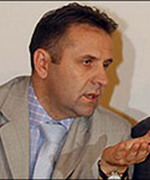 Karla opet vrši pritisak na Srbiju