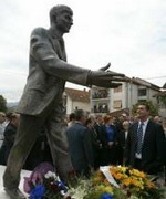 Otkriven spomenik Đinđiću