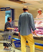 Cene hrane rastu, poskupljenje struje neizvesno