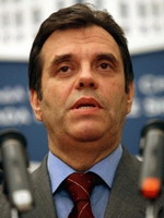 Koštunica: SAD ugrožavaju celovitost Srbije