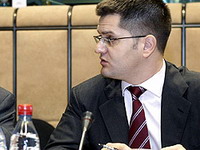 Prvi pokušaj da se približe stavovi