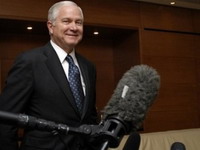 Gejts: Kfor da ostane i posle 10. decembra