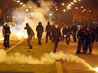 Pariz: Žestoki neredi, povredjeni policajci