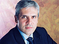 Tadić pobeđuje uz podršku