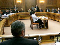 Koštunica gura Srbiju u izolaciju