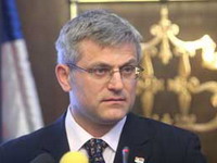 Radovan Jelašić: Iznuđene restriktivnije monetarne mere