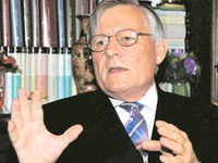 Srbija treba da tuži bar jednu zemlju koja priznaje Kosovo