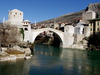 Grade poslovne zgrade u Mostaru