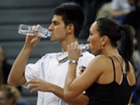 Đoković napada trofej, Jelena korak od prestola