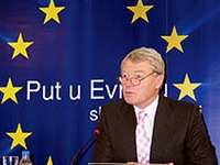 Ashdown: BiH bliže raspadu nego ikad