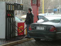 Od ponoći gorivo jeftinije za 2,9 dinara