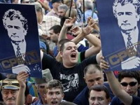 Hiljade ekstremista na protestu za Karadžića