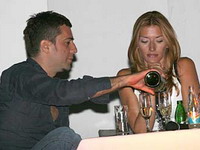 A ja sam s drugom belo vino pio...