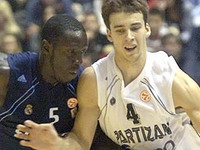 Vujoševićev pravi šnit za Armanijevo odelo