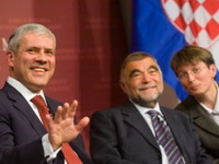 Mesić: Hrvatska i Srbija moraju da sarađuju