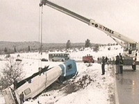 Poginula djevojčica u nesreći autobusa sa 52 putnika na putu Han-Pijesak - Sokolac