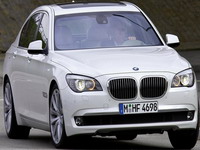 BMW 760i / 760Li sa V12 motorom