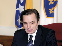 Silajdžić: Prepolovite mi plaću