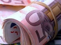 Dinar u ponedeljak slabiji prema evru za 35 para