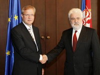 Oli Ren sa zvaničnicima Srbije