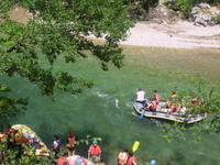 Adrenalinski provod na raftingu na Neretvi